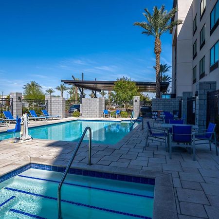 Holiday Inn Express & Suites - Gilbert - Mesa Gateway Airport Exterior foto