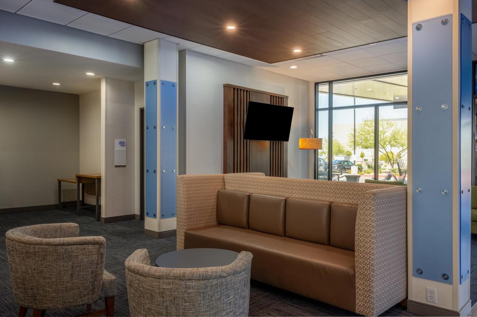 Holiday Inn Express & Suites - Gilbert - Mesa Gateway Airport Exterior foto